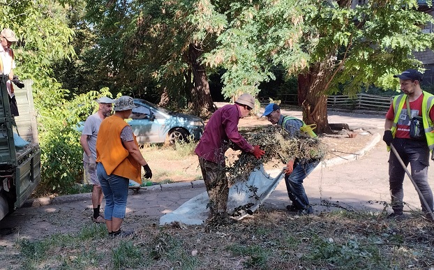 Комунальники Костянтинівки щодня роблять все чистіше наше місто