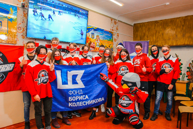 Ученики дружковской школы №7 поддержали «Донбасс» в поединке УХЛ