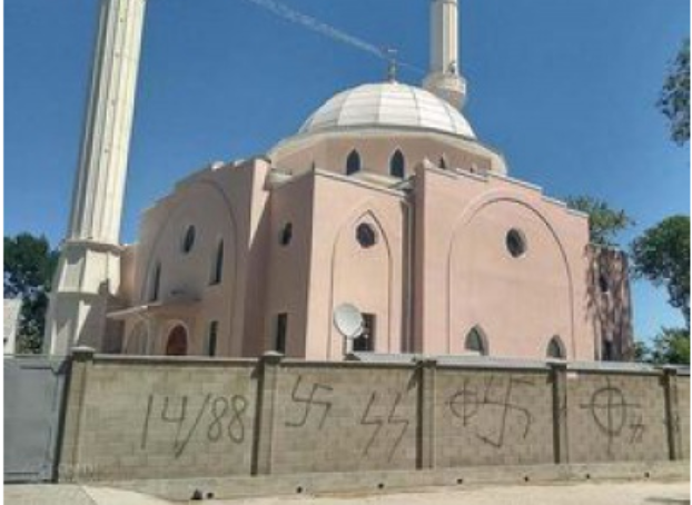 В Крыму культовое здание мусульман разрисовали свастикой