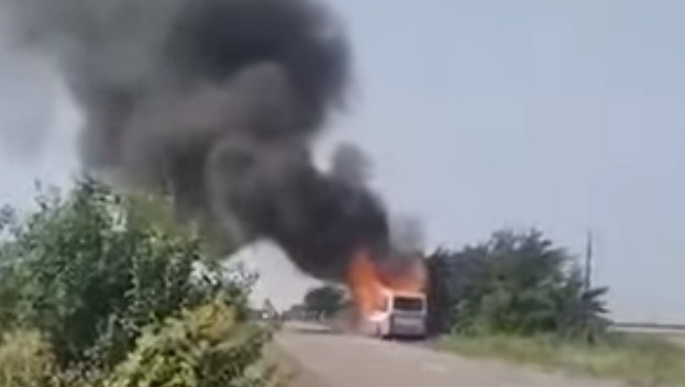 Под Новоазовском полностью сгорел пассажирский автобус