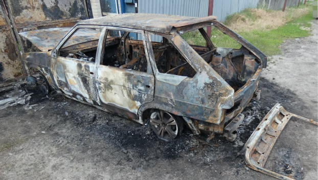 На Луганщине мужчина полностью сжег автомобиль военного