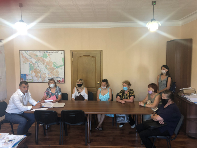 Недовольны качеством стерилизации: в горсовет Константиновки пришли протестовать зоозащитники