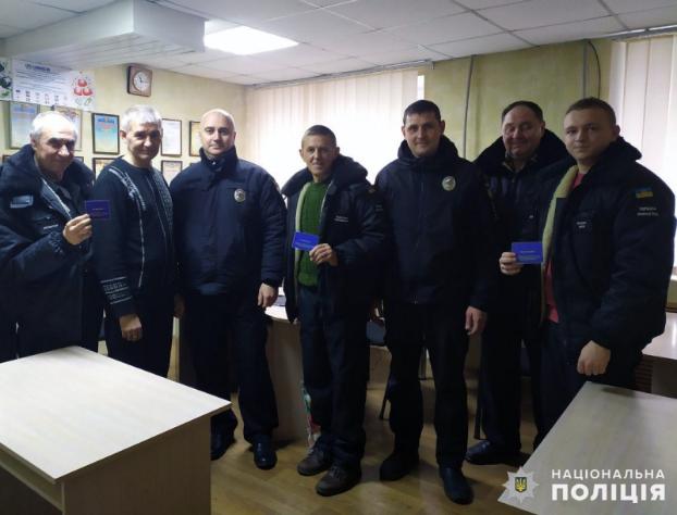 Полицейские Мирнограда поздравили своих помощников от общественности