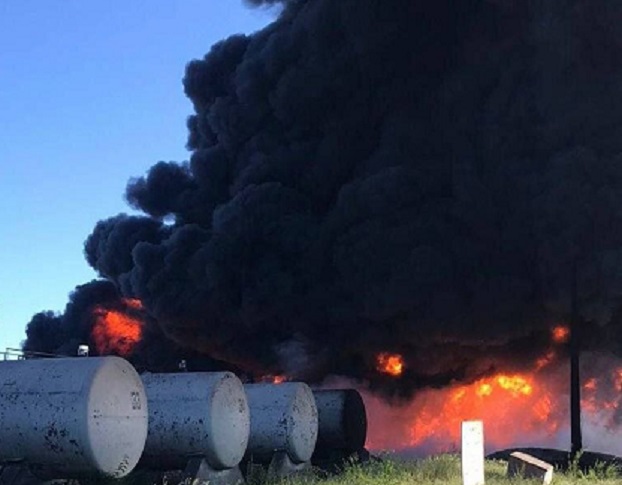 Противник нанес удар по нефтебазе в Кривом Роге: вспыхнул сильный пожар