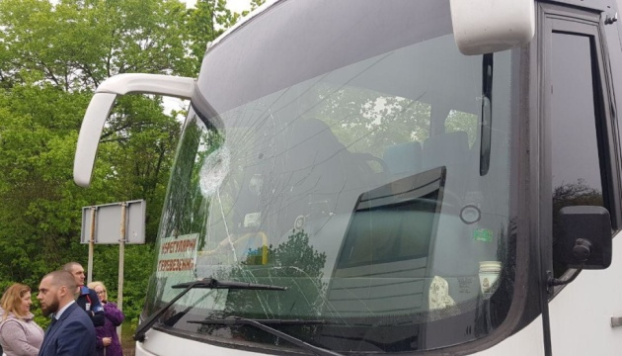 В Днепропетровской области на 9 мая два автобуса забросали камнями