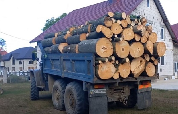 У Костянтинівці продовжують розвозити безкоштовні дрова