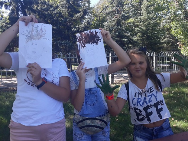 В фестивале рисунков поучаствовали юные жители прифронтовой зоны