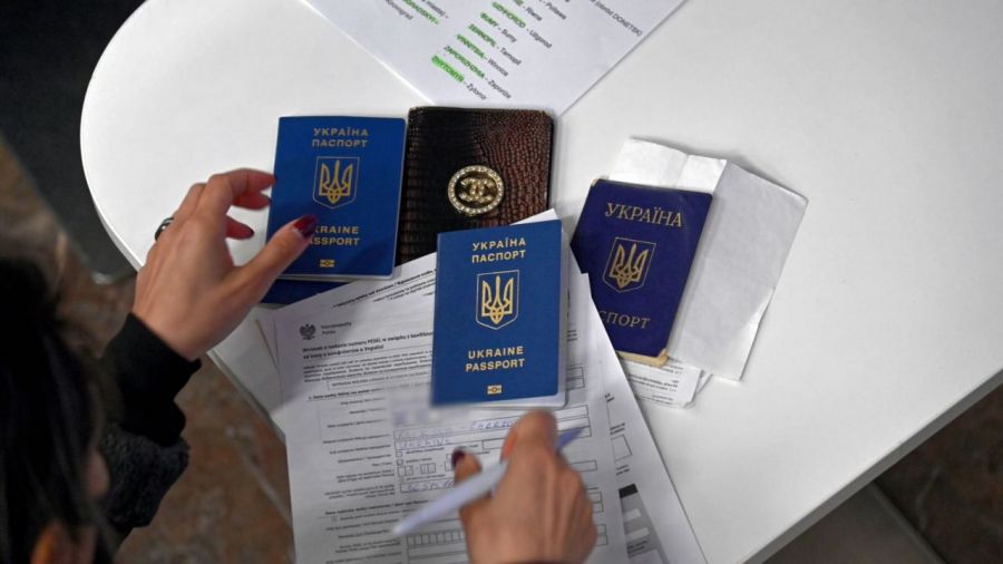 Різке зростання кількості біженців у ЄС: Куди їдуть українці та чим це пояснюється