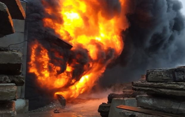 Пожар в многоэтажке Донецка: пострадали четыре человека  