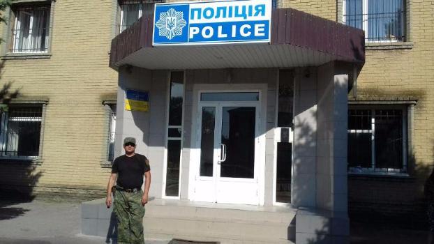 Ехал раскрывать грабеж, а оказался в Кривом Торце полицейский Донецкой области