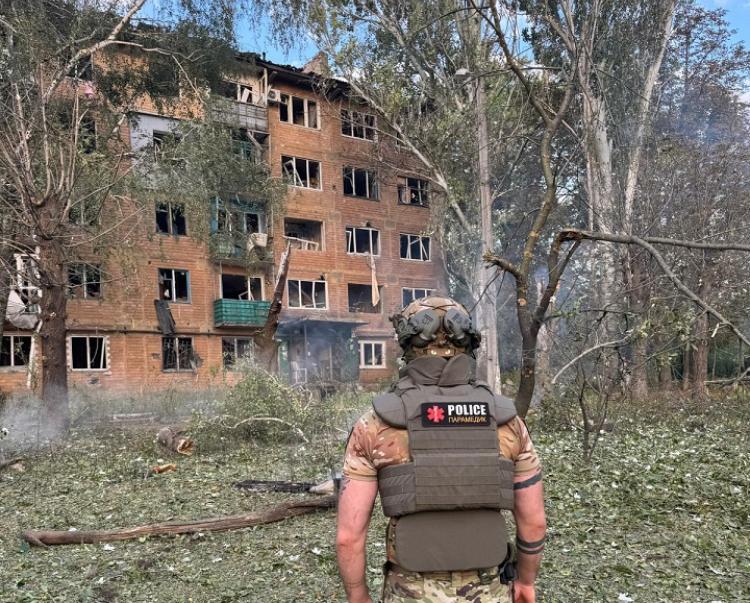 Сегодня рано утром Константиновку атаковали авиабомбы, повреждены многоэтажки