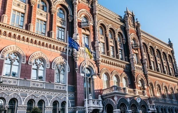 Нацбанк разрешит украинцам снимать деньги в торговых точках
