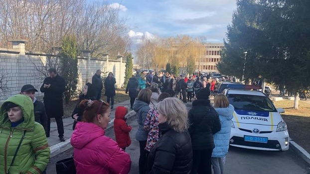 Эвакуация из Уханя: На Львовщине заблокировали госпиталь