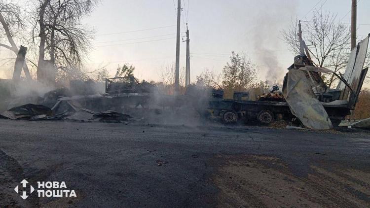 Под Краматорском дрон атаковал авто Новой почты, сгорели все посылки