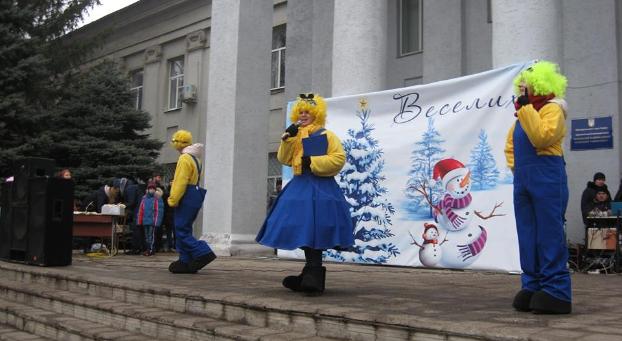 Новогодние праздники в Красноармейске начались с открытия елки