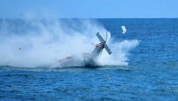 В США самолет потерпел крушение и упал в океан
