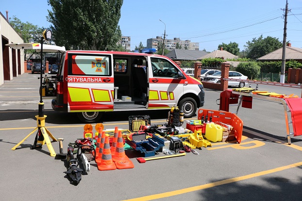 Правительство Германии подарило спасателям Донецкой области современный спасательный автомобиль