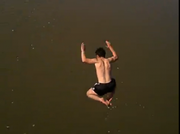Прыжок с моста оказался смертельным: В Славянском районе утонул мужчина 