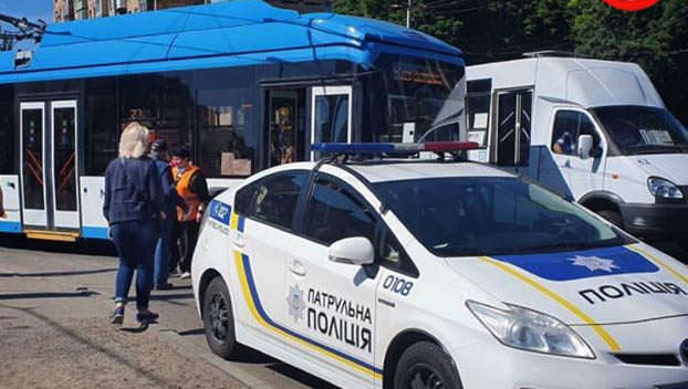Троллейбус сбил пешехода в Мариуполе