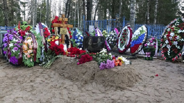 Перепутали: в Прикарпатье похоронили солдата, а он оказался живым