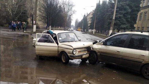 В Славянске в течение часа произошло два ДТП