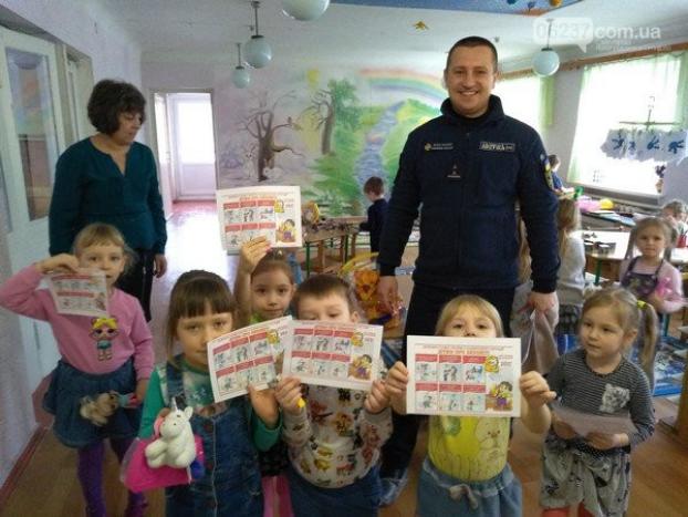 Селидовские спасатели ознакомили воспитанников детского сада  с правилами безопасности