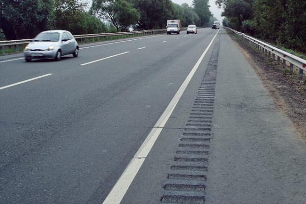 На украинских дорогах появятся шумовые полосы — Минрегион