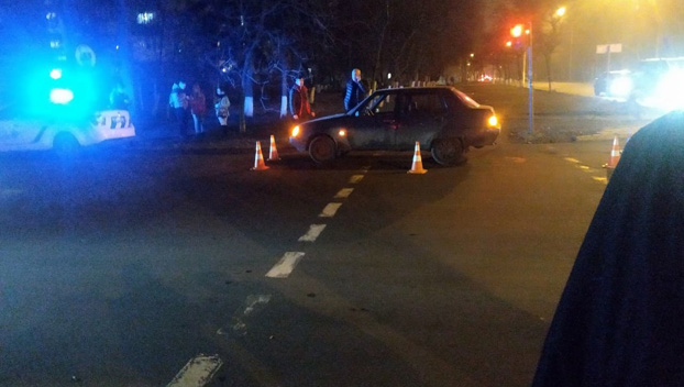 Водитель сбил двоих пешеходов на «зебре» в Мариуполе