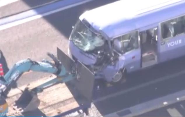 В Японии 16 человек пострадали в ДТП с грузовиком