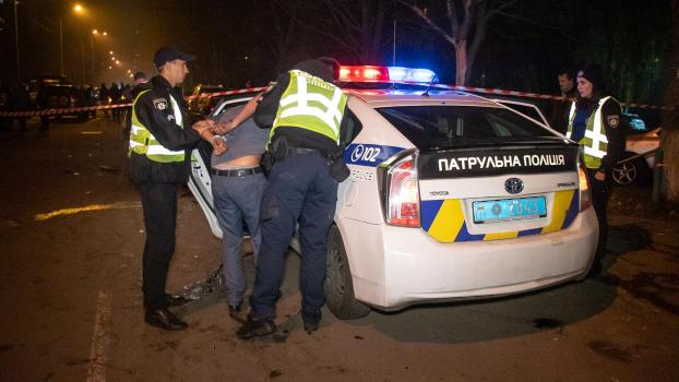 Пьяный водитель внедорожника в Киеве разбил девять автомобилей и пытался скрыться