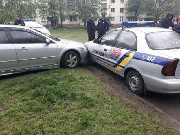 Пьяный 19-летний парень сбил на переходе троих женщин и пытался сбежать от полиции в Запорожье