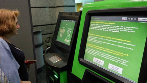 Крупнейший банк Украины приостановит работу банкоматов и терминалов