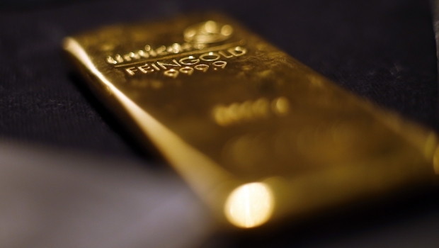 Курс золота Национальный банк понизил 