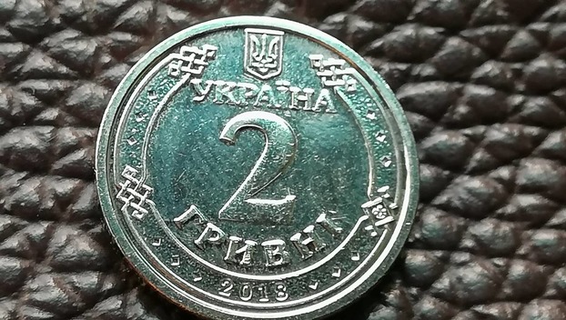 Украинцы говорят, что новые 1 и 2 гривни слишком легкие