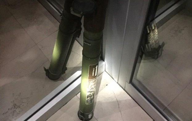 Во Львове у входа в отель обнаружили гранатомет