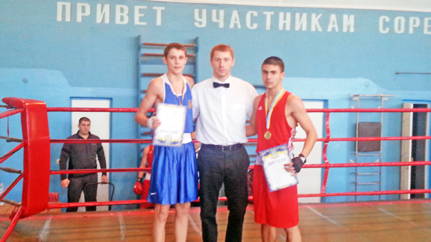 Красноармейские боксеры заняли пьедестал почета на Чемпионате Донбасса по боксу