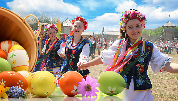 "Нацпамять" предлагает забыть о переносе праздничных дней в Украине