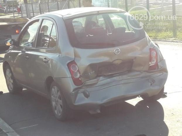 В Мариуполе столкнулись три иномарки: среди пострадавших двое детей