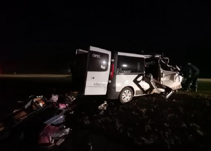 Четыре человека погибли: В РФ микроавтобус с донецкими номерами попал в ДТП