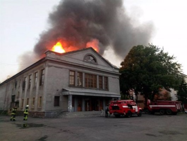 Кинотеатр в Покровске уже не горит, но тлеет