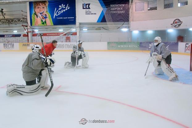 Игроки «Донбасса» опробовали лед «Альтаира»