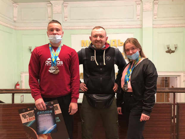 Спортсмены из Константиновки успешно выступили на чемпионате Украины по пауэрлифтингу