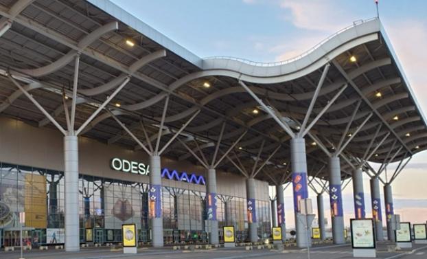 Иностранец вскрыл себе вены в аэропорту Одессы