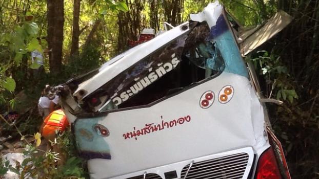 В Таиланде со скалы упал туристический автобус