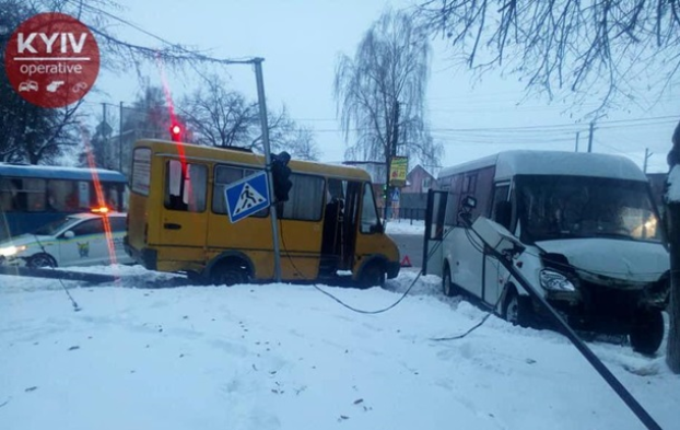 В Киевской области столкнулись маршрутки