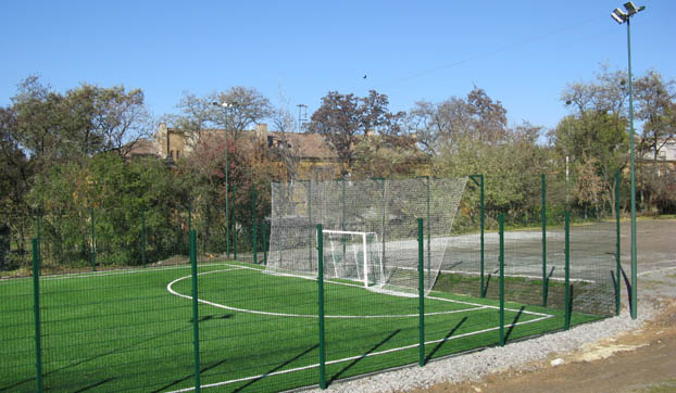 В Краматорске начали строить современные футбольные поля для школьников