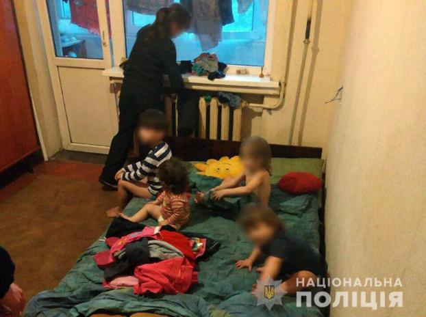 В Славянске правоохранители забрали четверых детей у матери-пьяницы
