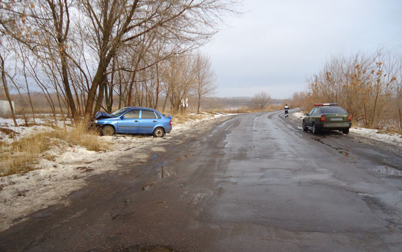 В Артемовске из-за ДТП пострадали водитель и пассажир легковушки