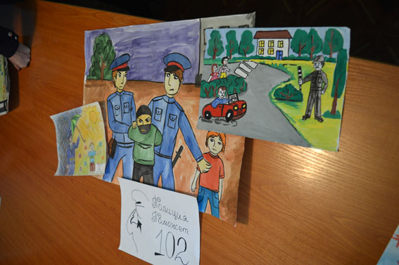 Победители конкурса рисунков получили поздравления от правоохранителей Красноармейска