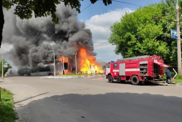 В Житомире масштабный пожар на АЗС: есть пострадавшие
